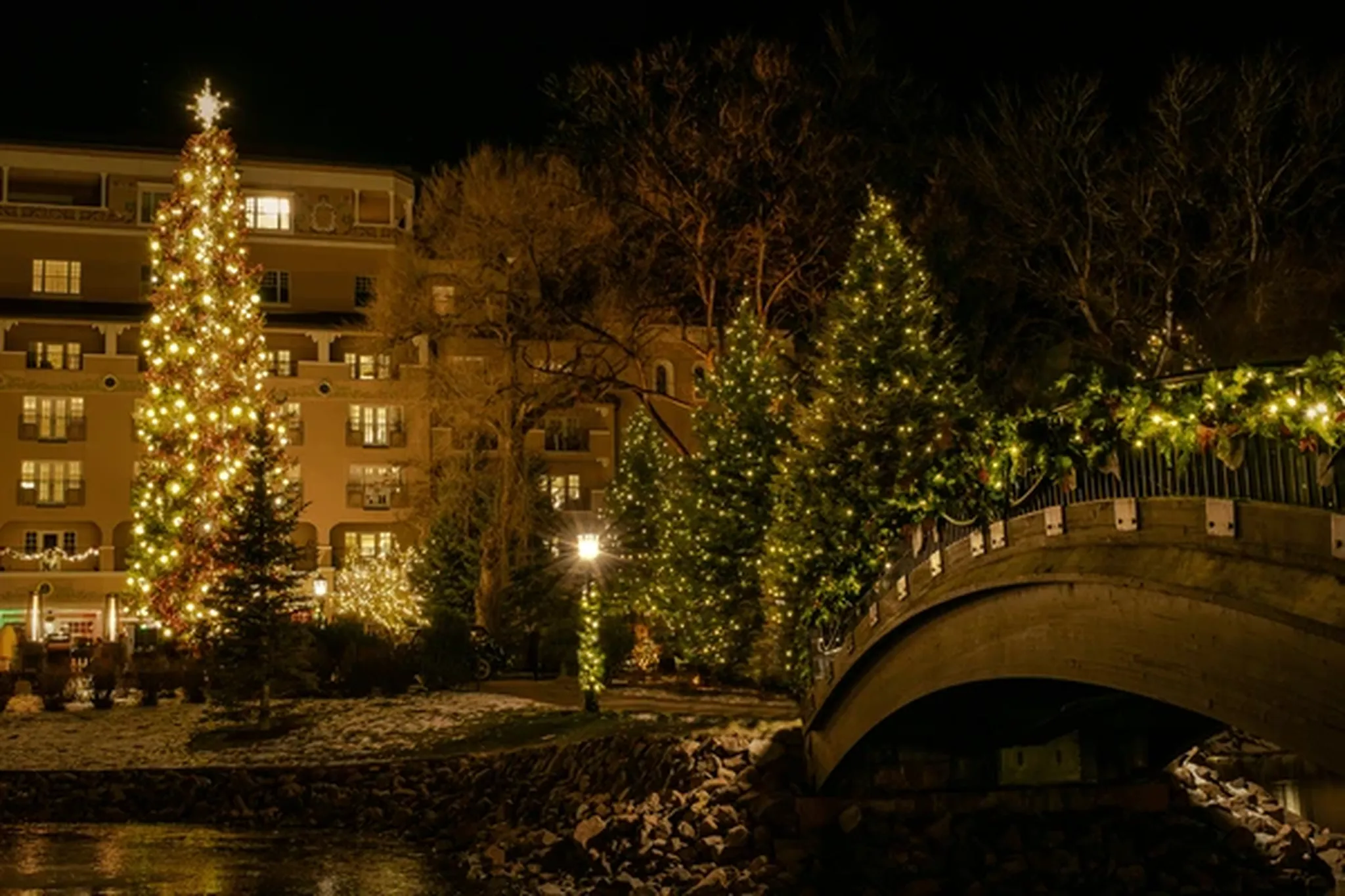The Ultimate Guide to Christmas Vacation Rentals in Colorado Springs: Making Your Holiday Magical (2024-2025)